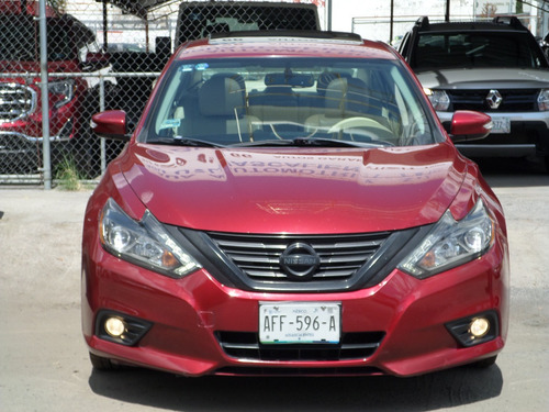 Nissan Altima 2.5 Advance Navi Cvt