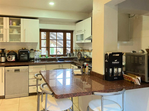 Casa Amoblada En Arriendo De 5 Dorm. En Concón