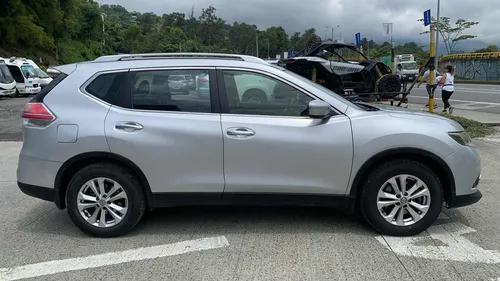 Nissan X-Trail 2.5 Advance 4x2 at 7 ptos modelo 2015