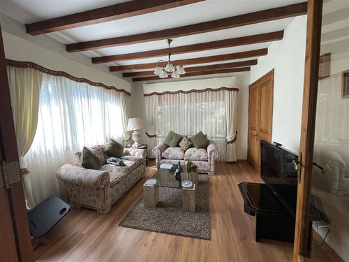 Casa En Venta De 4 Dorm. En Lo Barnechea Jardin Dehesa