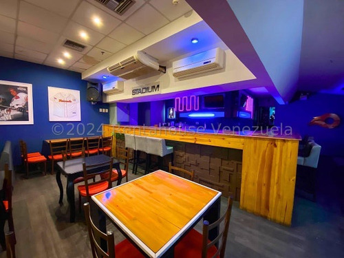 María Valera Te Ofrece A Ti, Inversionista, Gran Oportunidad Venta De Negocio En El Este De Barquisimeto. Alto Tráfico Vehicular Y Peatonal, Amplio Salón Comedor, Estilo Moderno, Ideal Para Disfrutar.