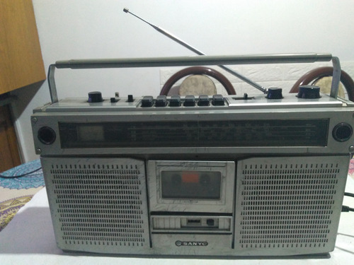 Radiograbador Sanyo M9922lu Solo Anda Radio Am.- Plateado (Usado)