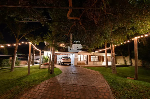 Venta De Casa 7 Dormitorios Playa Mansa - Ref : Pbi12802