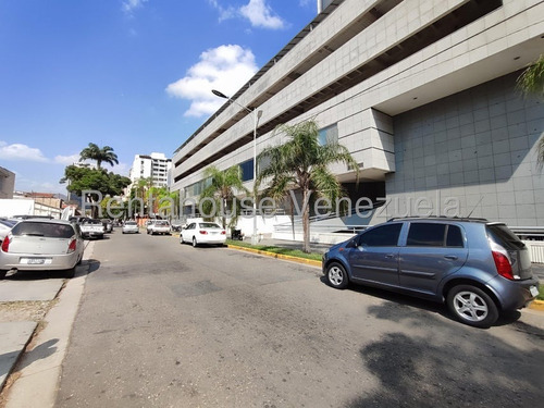 Casa En Alquiler En Zona Comercial Para Cualquier Uso Que Le Quieran Dar Antiguamente Funcionaba La Clínica Ronquillo La Casa Esta Para Ser Remodelada, Ubicada Estratégicamente