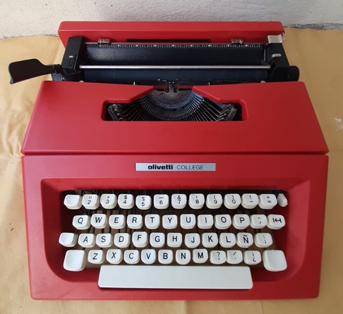 Máquina De Escribir Olivetti College Con Funda Original (Usado)