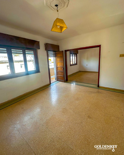 Alquiler Casa 2 Dormitorios Con Opción A 3 Y Balcón Y Patio En Barrio Cerro
