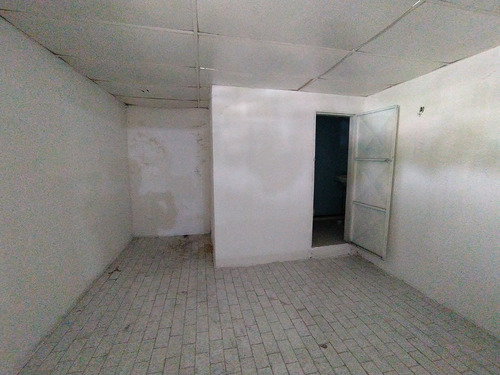 Imagen 2 de 17 de Galpon En Venta A Pie De Calle