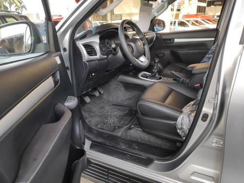 Toyota Hilux 2.8 Tdi Std Cd 4x4