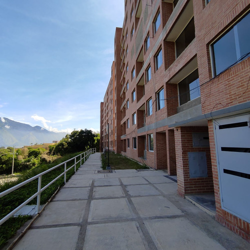 Apartamento En Bosque Los Naranjos  (setenta Y Dos Metros Mts) 