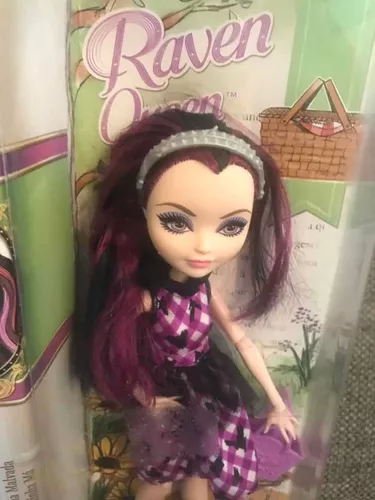 Boneca Ever After High Raven Queen Enchanted PicNic