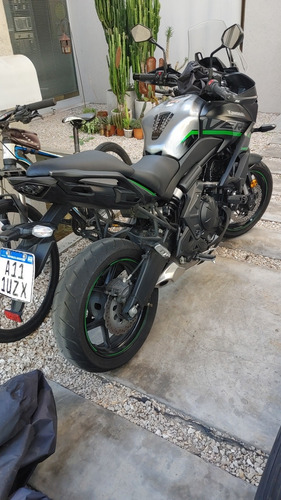 Imagen 7 de 15 de Kawasaki Versys 650 Con Cubrepuñoa Givi