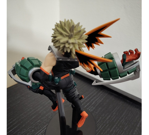 Imagen 3 de 5 de Figura Banpresto My Hero Academia The Amazing Heroes Bakugo