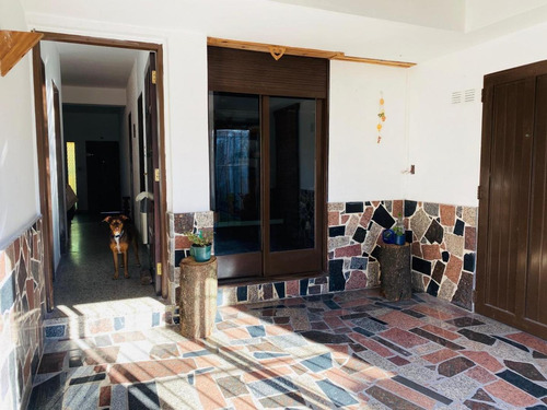 Imagen 5 de 8 de Casa 4 Ambientes - Lote 10 X 40 - Fondo - Castelar Norte