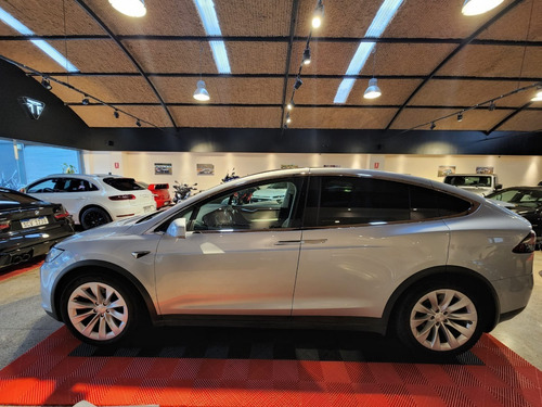Imagen 2 de 10 de Tesla Model X Hilton Motors Co