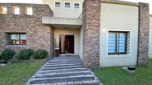 Imagen 2 de 30 de Casa - Moreno