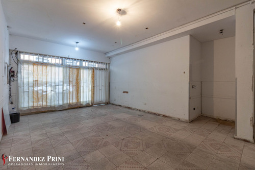 Imagen 2 de 25 de Amplio Local Con Patio Y Entre Piso En Almagro