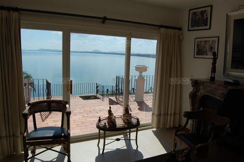 Venta Casa 5 Dormitorios Dependencia Garage Parrillero Barbacoa Piscina Climatizada Vista Mar Punta Ballena Solanas Portezuelo Punta Del Este Maldonado