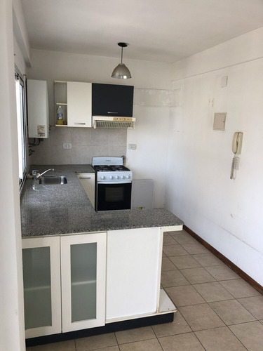 Venta De Departamento De 2 Ambientes Con Cochera En San Fernando Centro, G.b.a. Zona Norte. Dueño Directo.