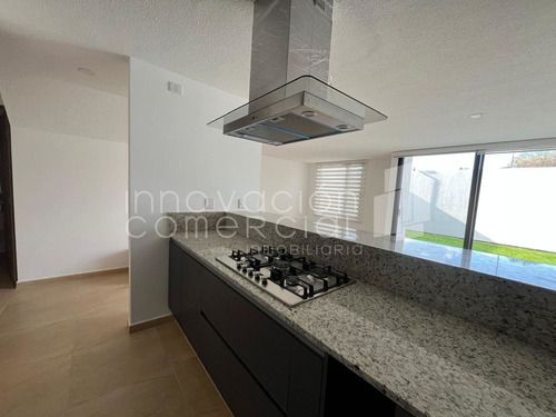 Casa En Renta En Distrito Sophia De 3 Niveles