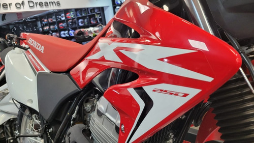 Imagen 2 de 15 de Honda Xr 250 Tornado Rojo 0km 2023 Performance Bikes