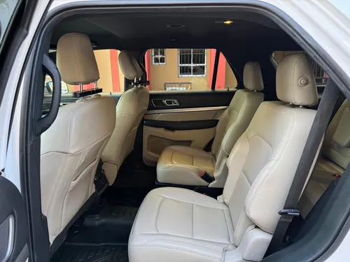 Ford Explorer Xlt 4*2 Tres Filas De Asientos Año 2019