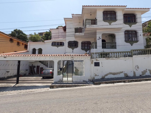  José López Vende  Casa De Multiples Niveles  En  Colinas De Sta. Rosa Barquisimeto  Lara, Venezuela.  5 Dormitorios  5 Baños  332 M² 