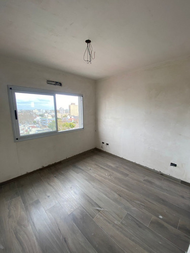 Imagen 5 de 13 de En Venta En Excelente Ubicacion Semipisos 2 Amb En Edif C/ Balcon Y Coch. Opcionales En Lanus O (019)