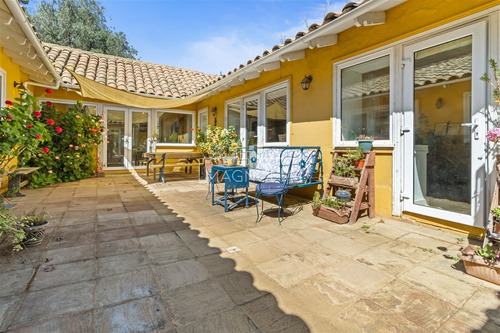 Casa En Venta De 6 Dorm. En Algarrobo