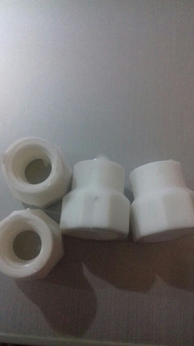 Reduccion Plastica De Rosca De 3/4 A 1/2  