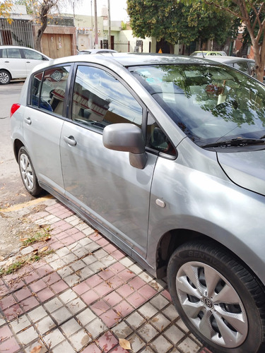 Nissan Tiida 1.8 Visia