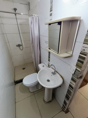 Habitación Individual Amplia Y Con Heladera Disponible En Hogar Estudiantil Zona Centro-b.sur!l
