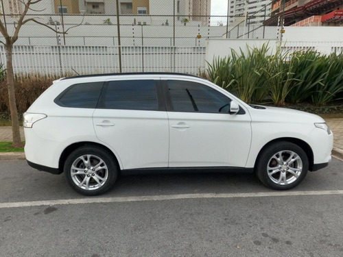 Imagem 2 de 8 de Mitsubishi Outlander