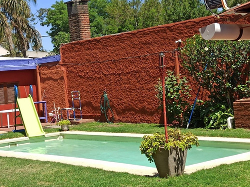 Imagen 2 de 27 de Casa 4 Dormitorios, 2 Baños + Amplio Jardín C/piscina + Casa/departamento En El Fondo + 2 Garages