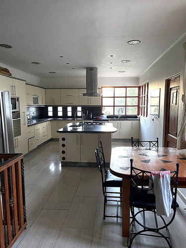 Arriendo Amplio Chalet Ubicado En Miraflores Bajo