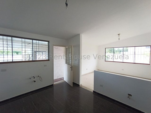Casa En Venta En Colinas De Guataparo Valencia Mm Carabobo Con Patio Jardin Vigilancia Y Agua De Manantial