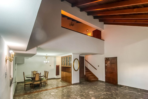 Casa En Venta, La Plata. 3 Dormitorios Y Parque