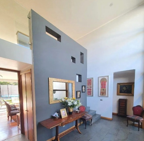 Casa En Venta De 4 Dorm. En Las Condes
