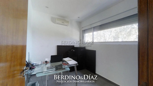 Espectacular Residencia Estilo Minimalista En Playa Mansa.- Ref: 99