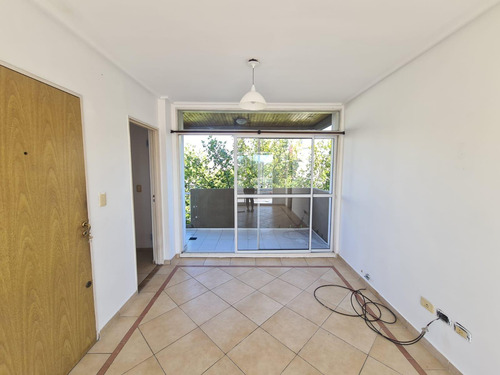 Departamento Al Frente. Alquiler. 2 Balcones. Parrillero Exclusivo. Pichincha
