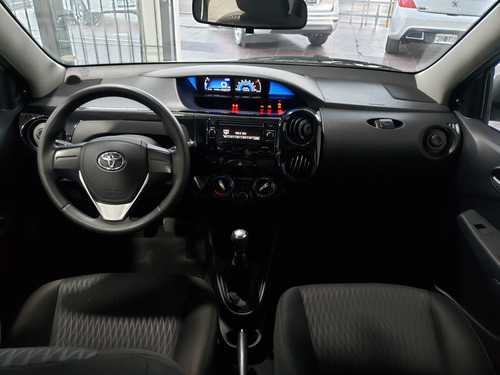 Toyota Etios 1.5 Sedan X