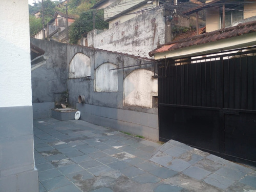 Casa 2 Qts Próximo A Praça Pasteur