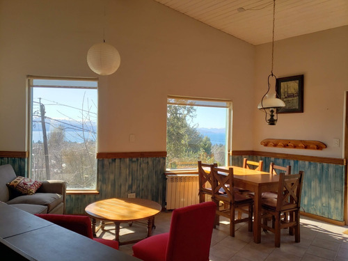 Imagen 4 de 15 de Cabaña Duplex Hasta 3 Personas Con Vista Al Lado Y Jardín