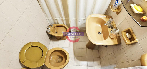 Venta Imponente Casa 6 Ambientes Con Cochera, Jardín Y Pisci