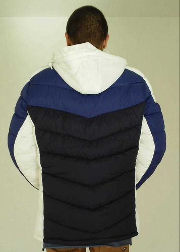 Imagem 2 de 3 de Jaqueta Masculina Em Nylon Com Capuz