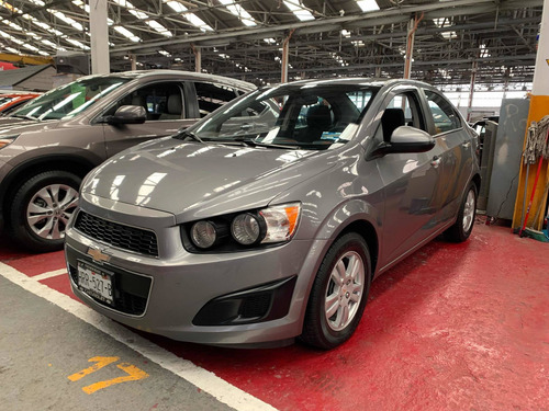 Imagen 1 de 12 de Chevrolet Sonic A Std 5 Vel Ac 2012