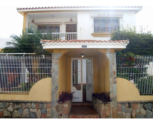 En Venta Hermosa Casa Quinta De 2 Niveles Urbanización Valle De Camoruco - Ivlp