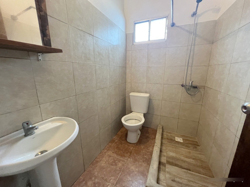 Alquiler De Hermoso Apartamento Punta De Rieles, Tipo Casita, Lugar Para 2 Autos, 1 Dormitorio, Patio, Sin Gastos Comunes, A Nuevo!! Muy Segura