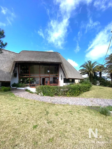 Gran Chalet En Venta A Metros De Palaya Brava
