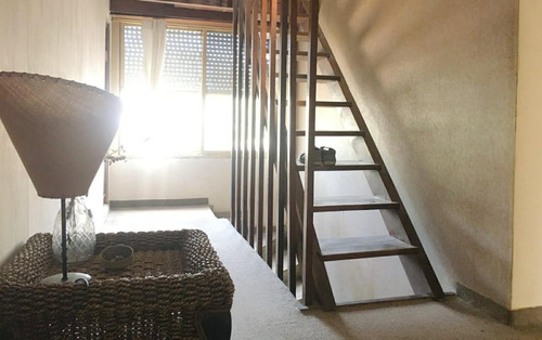 Casa En Venta - 5 Dormitorios 2 Baños - Cochera - Morón