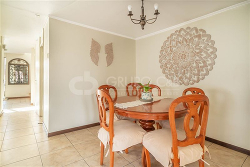 Casa En Venta De 5 Dorm. En Macul